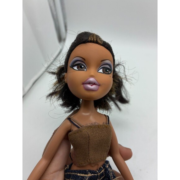 Bratz Doll with Dark Hair and Light Highlights Brown Tank Top Jeans and Wedges - Picture 4 of 5